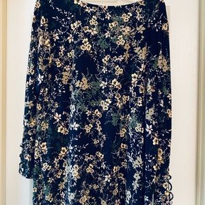 Very soft 3/4 sleeve laced sleeve dress shirt